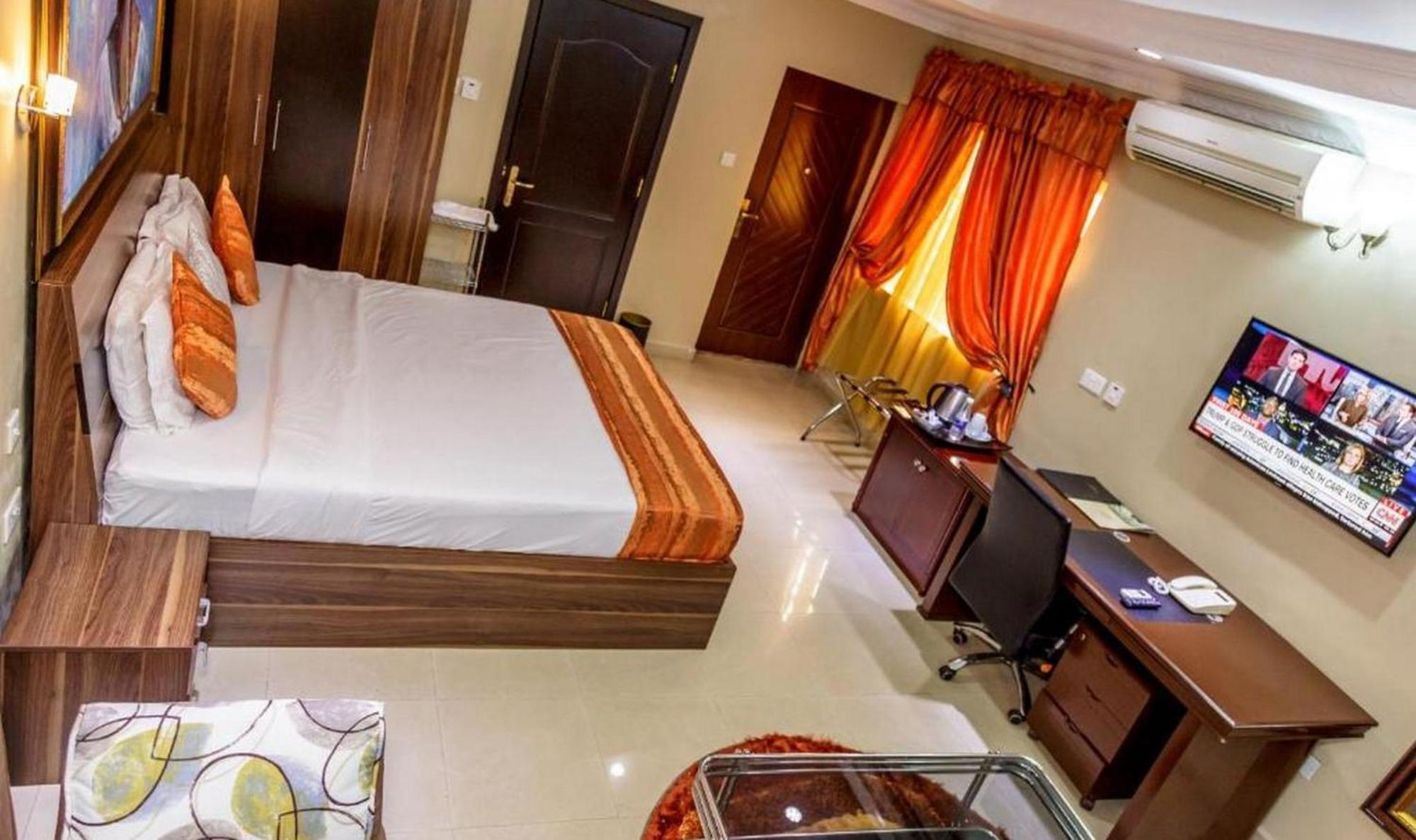 Room In Lodge - Apartment Royale Hotel-3 Bd Apartment Ikeja Exteriör bild