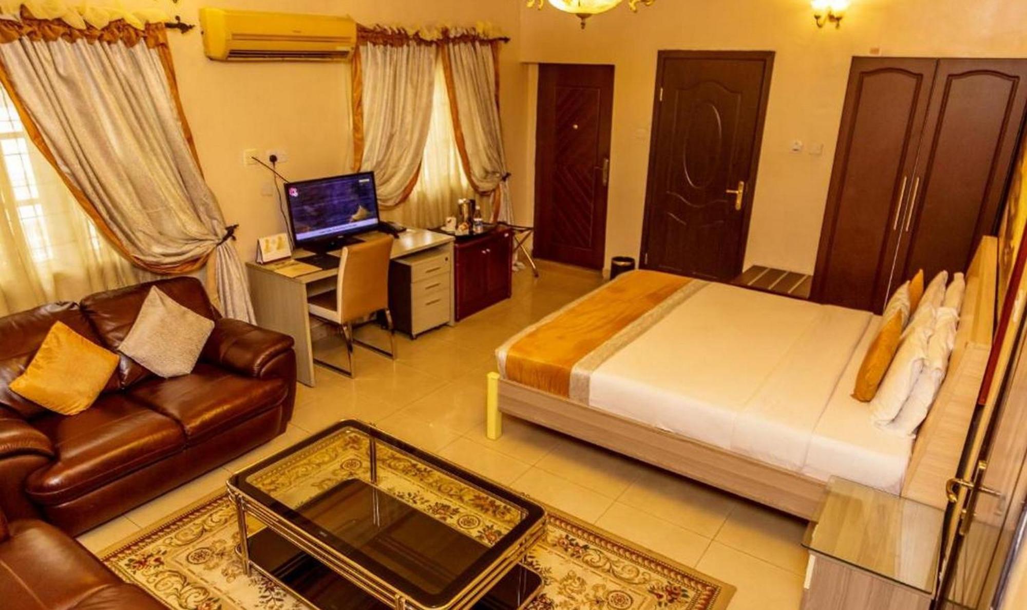 Room In Lodge - Apartment Royale Hotel-3 Bd Apartment Ikeja Exteriör bild