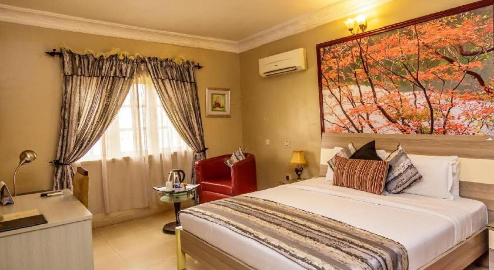 Room In Lodge - Apartment Royale Hotel-3 Bd Apartment Ikeja Exteriör bild