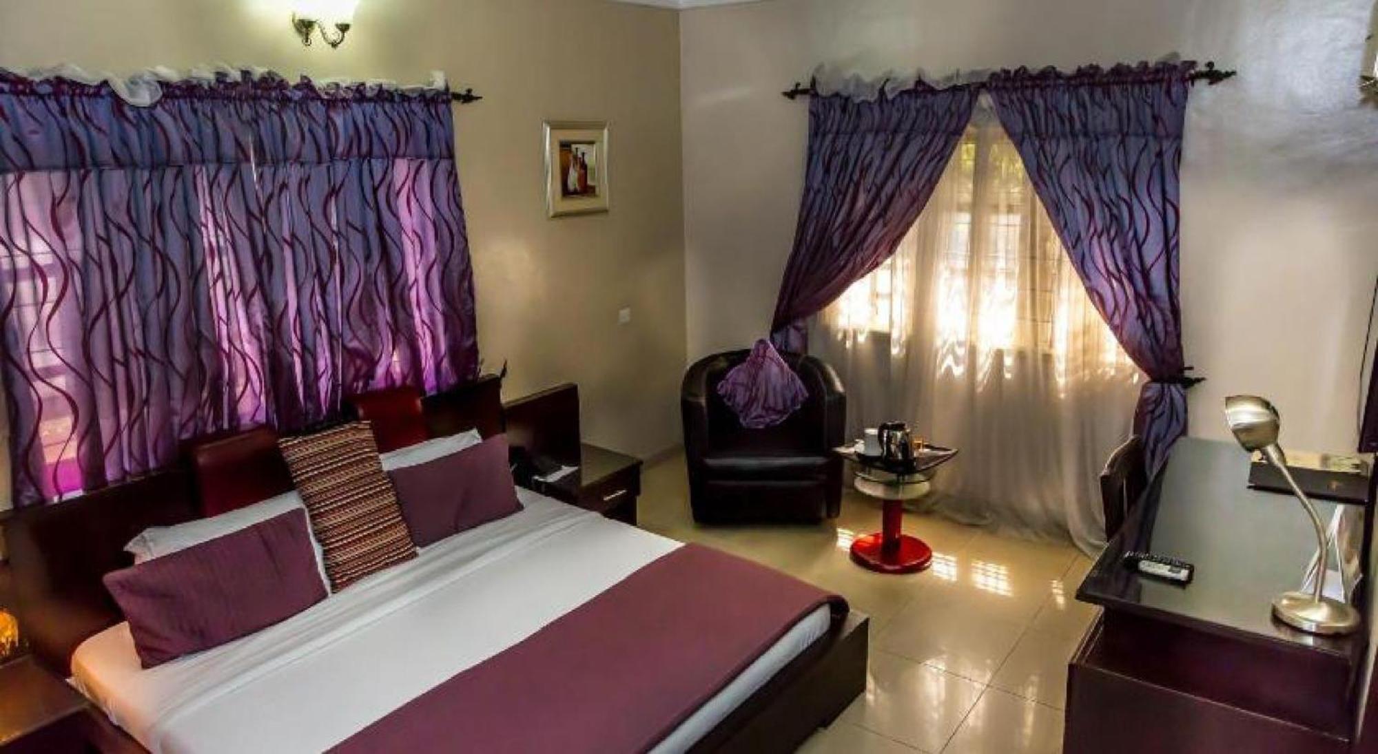 Room In Lodge - Apartment Royale Hotel-3 Bd Apartment Ikeja Exteriör bild