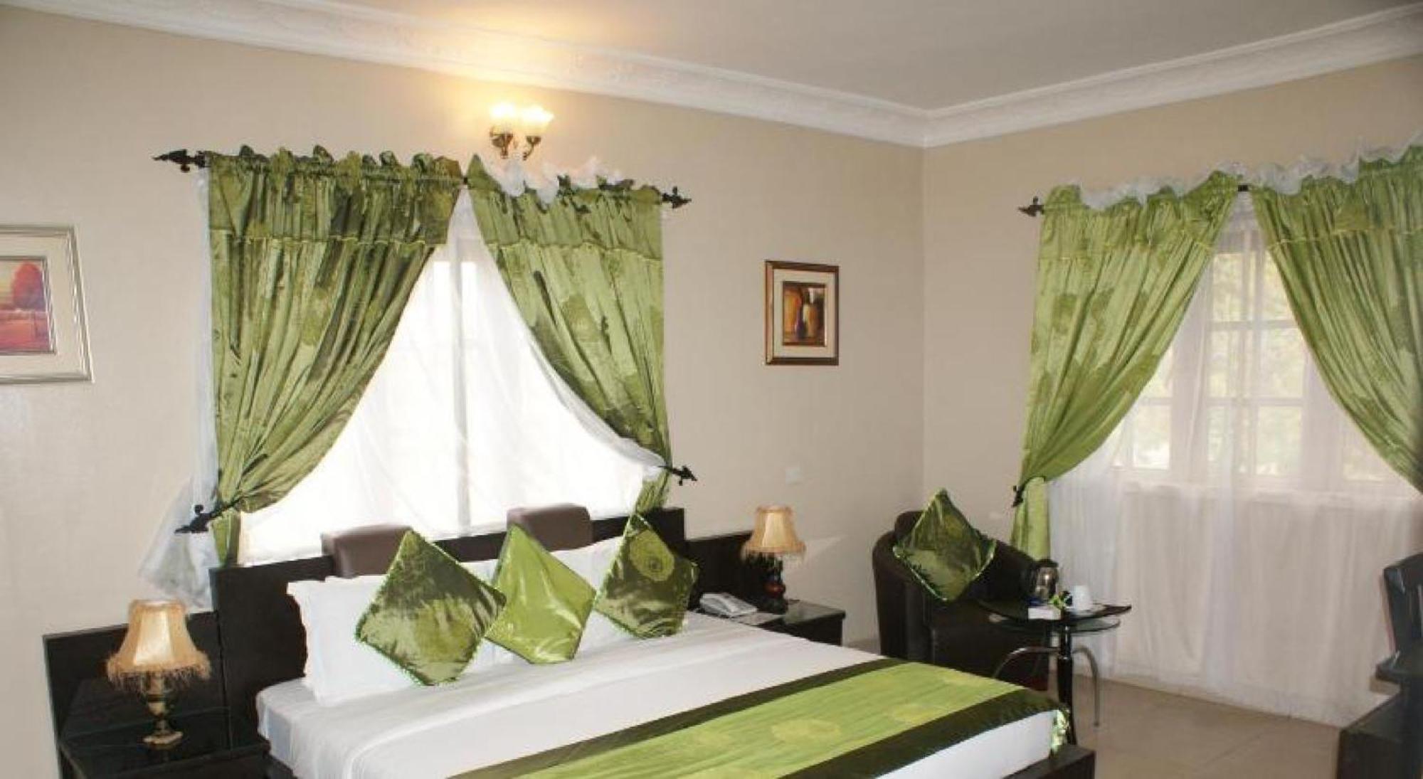 Room In Lodge - Apartment Royale Hotel-3 Bd Apartment Ikeja Exteriör bild