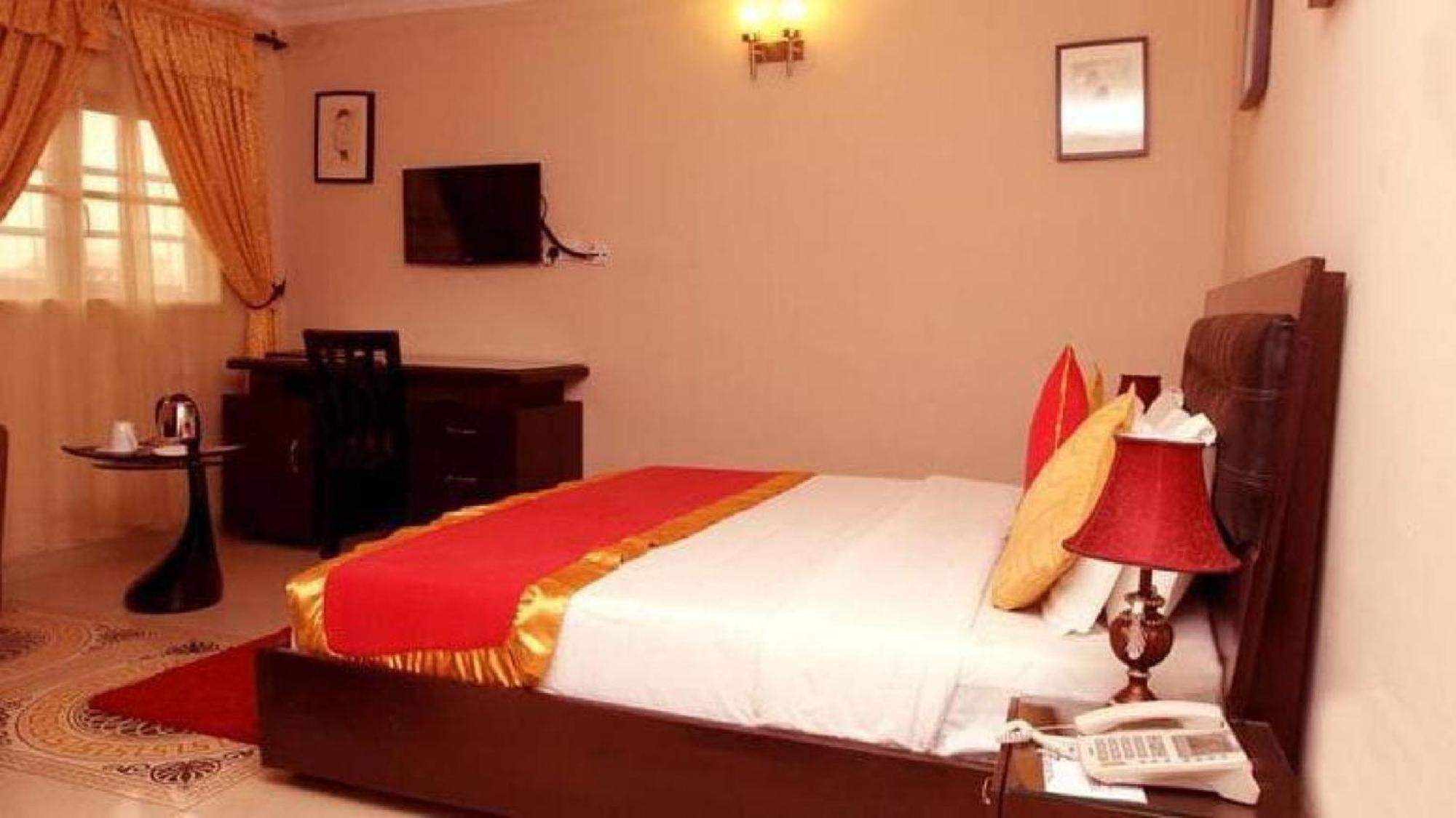 Room In Lodge - Apartment Royale Hotel-3 Bd Apartment Ikeja Exteriör bild